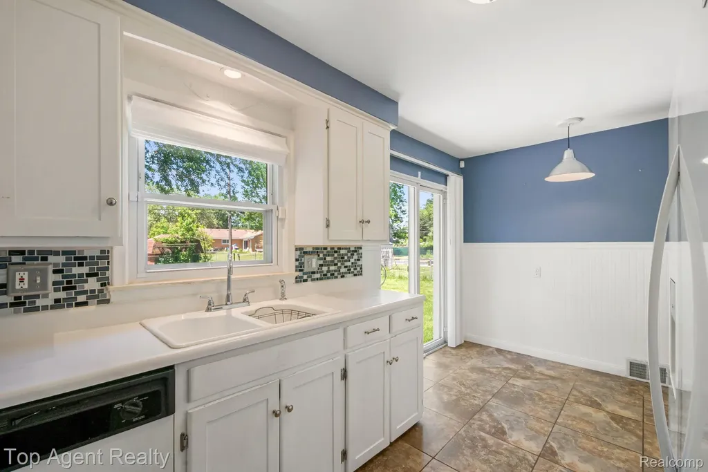 36365 Briarcliff Road Sterling Heights City MI 48312