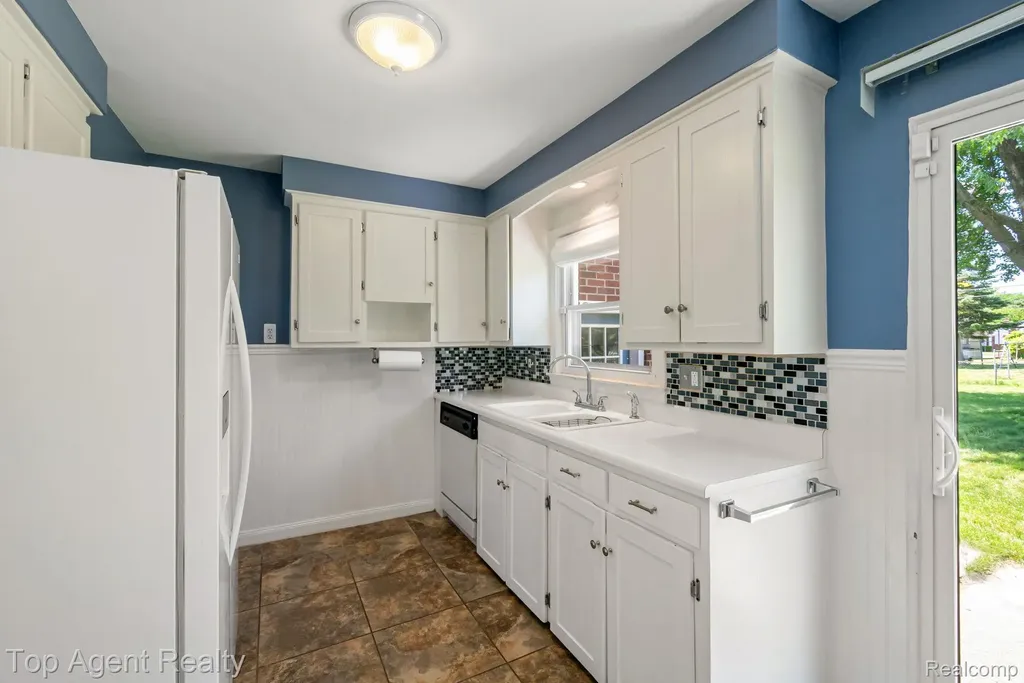 36365 Briarcliff Road Sterling Heights City MI 48312