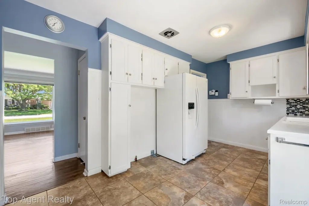 36365 Briarcliff Road Sterling Heights City MI 48312