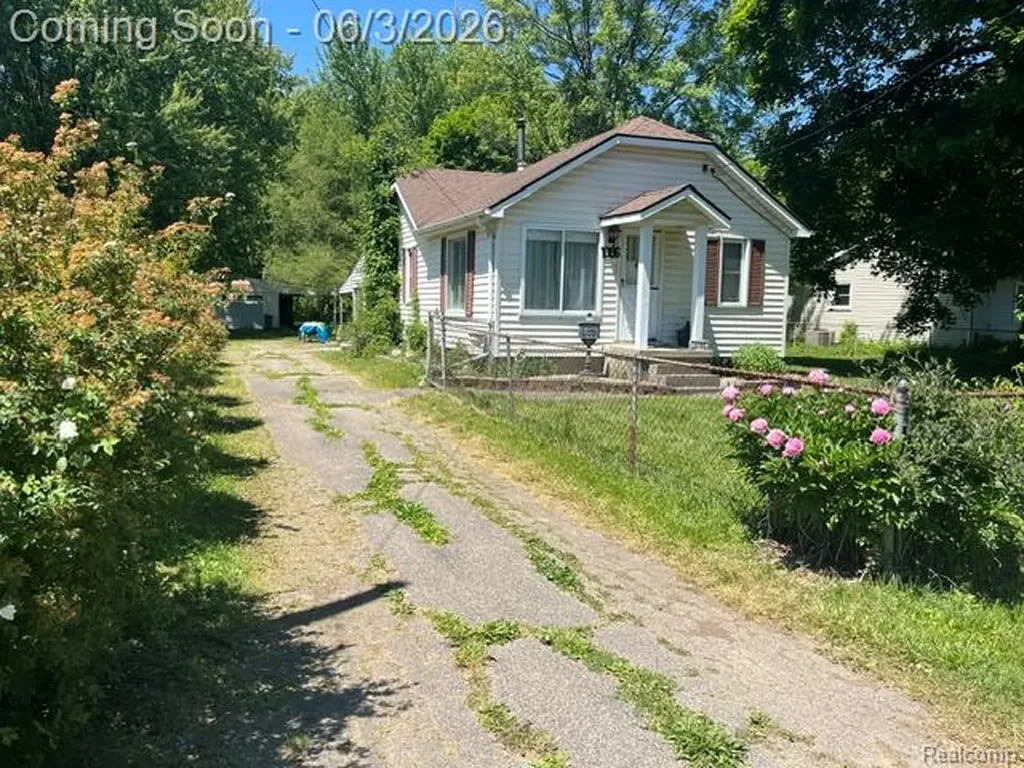 1086 Forest Avenue Burton City MI 48509