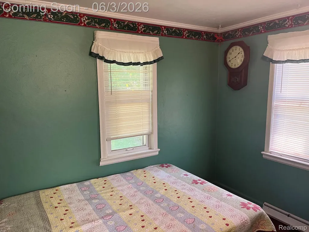 1086 Forest Avenue Burton City MI 48509