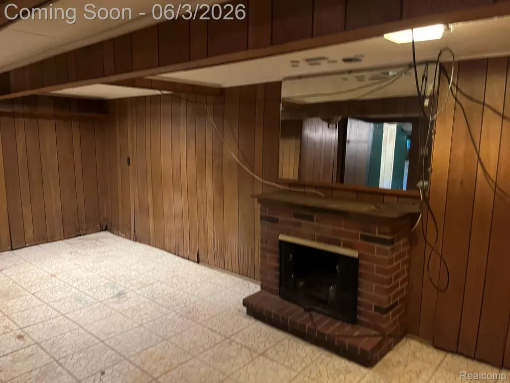 1086 Forest Avenue Burton City MI 48509