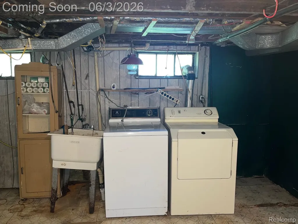 1086 Forest Avenue Burton City MI 48509