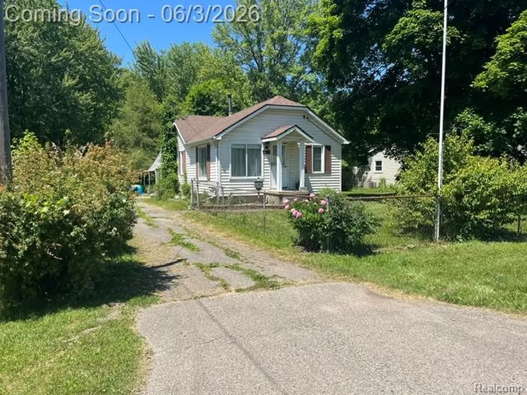 1086 Forest Avenue Burton City MI 48509