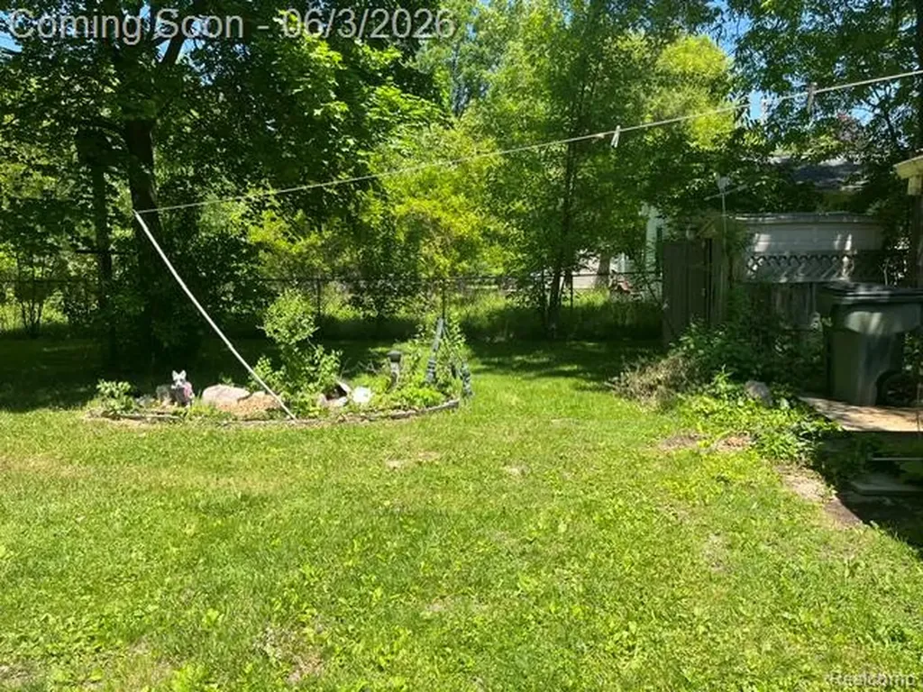 1086 Forest Avenue Burton City MI 48509