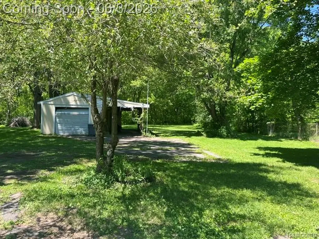 1086 Forest Avenue Burton City MI 48509
