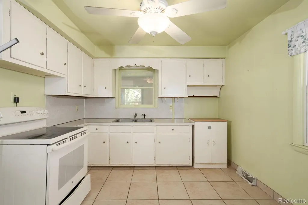426 Driftwood Avenue Rochester Hills City MI 48307