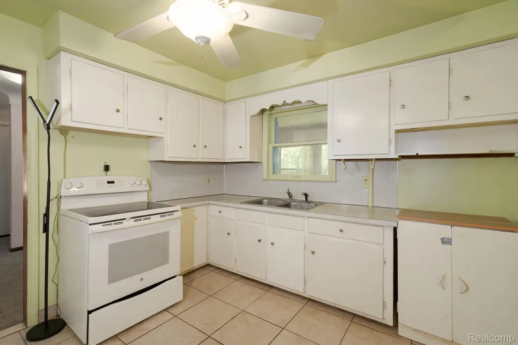 426 Driftwood Avenue Rochester Hills City MI 48307