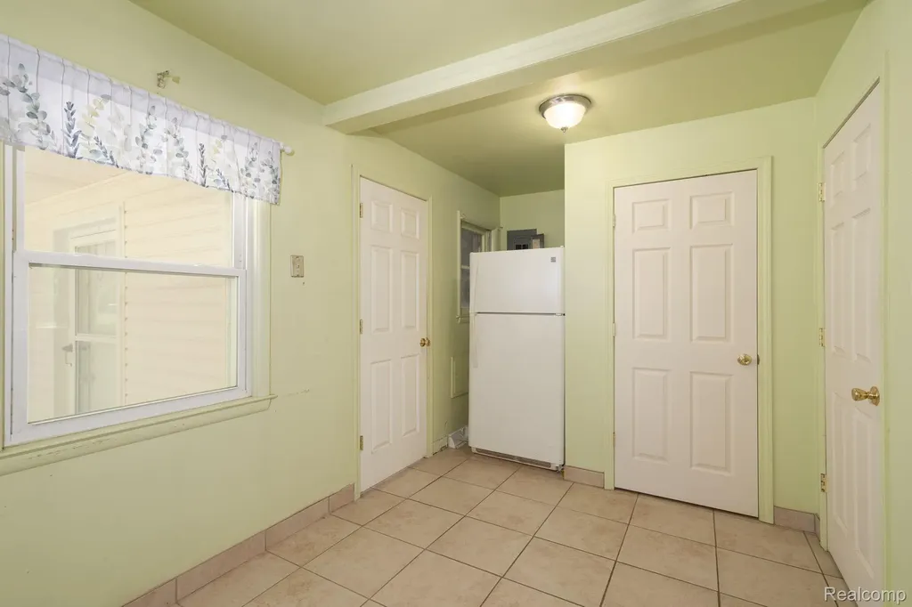 426 Driftwood Avenue Rochester Hills City MI 48307