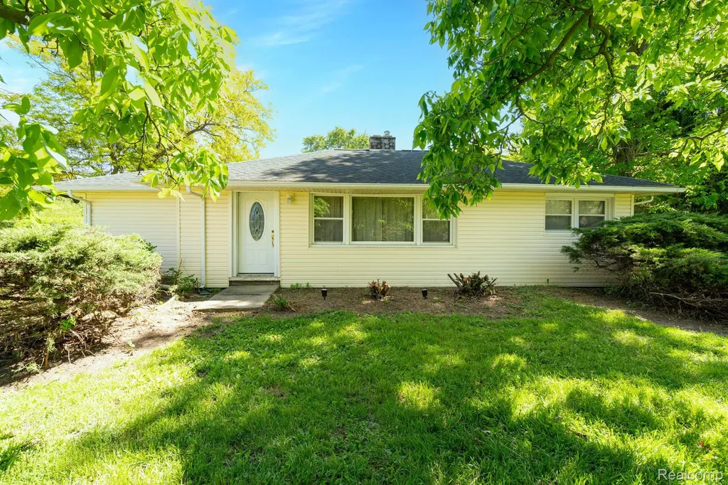426 Driftwood Avenue Rochester Hills City MI 48307
