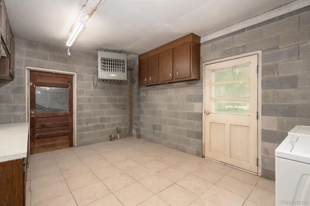 426 Driftwood Avenue Rochester Hills City MI 48307