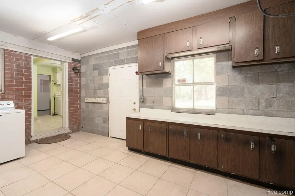 426 Driftwood Avenue Rochester Hills City MI 48307
