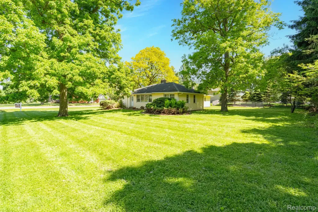 426 Driftwood Avenue Rochester Hills City MI 48307