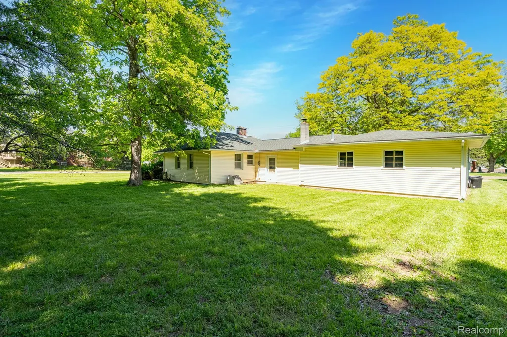 426 Driftwood Avenue Rochester Hills City MI 48307