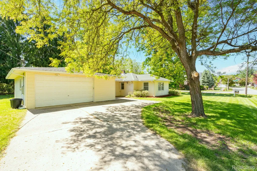 426 Driftwood Avenue Rochester Hills City MI 48307