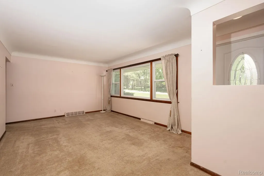 426 Driftwood Avenue Rochester Hills City MI 48307