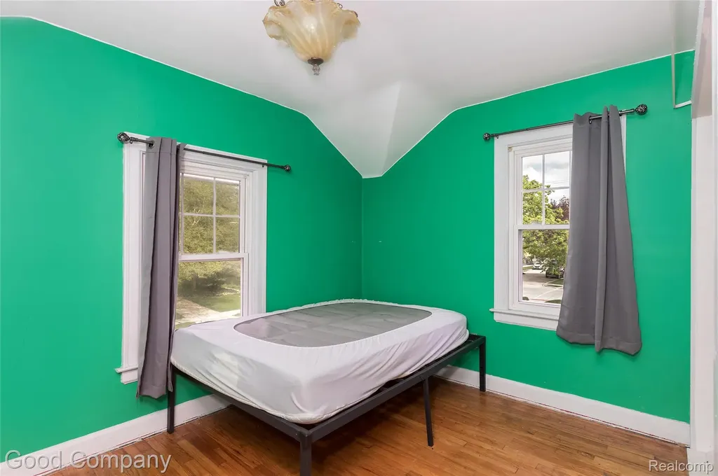15223 Thomas Avenue Allen Park City MI 48101