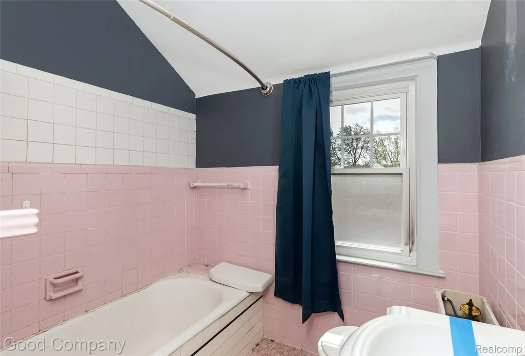 15223 Thomas Avenue Allen Park City MI 48101
