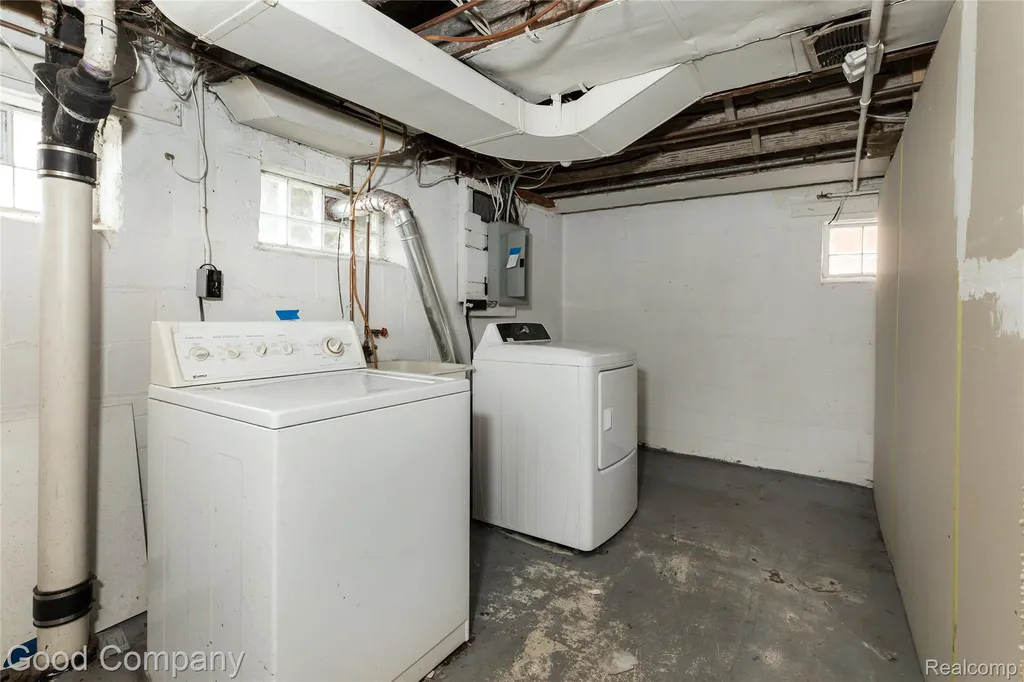 15223 Thomas Avenue Allen Park City MI 48101