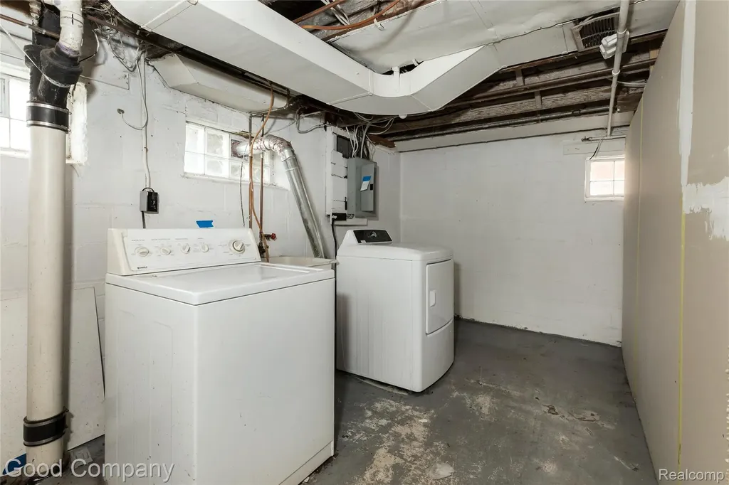 15223 Thomas Avenue Allen Park City MI 48101