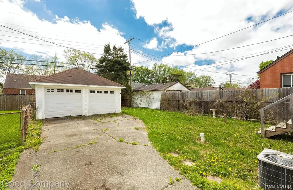 15223 Thomas Avenue Allen Park City MI 48101