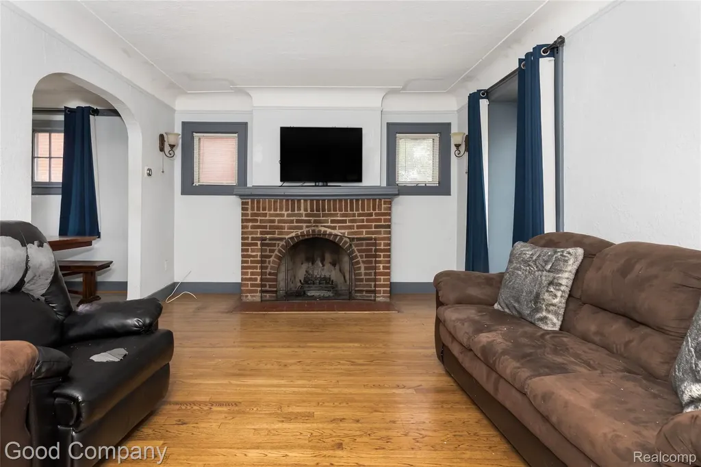 15223 Thomas Avenue Allen Park City MI 48101