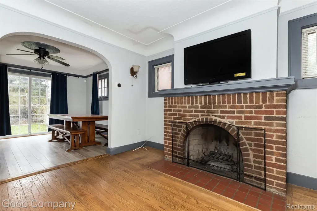 15223 Thomas Avenue Allen Park City MI 48101