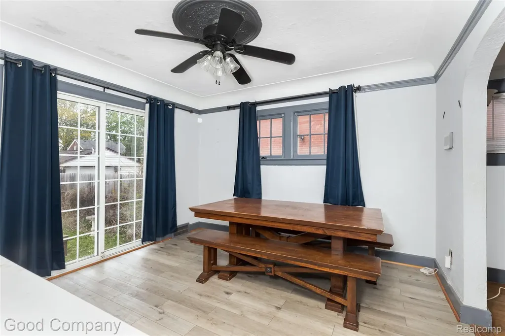 15223 Thomas Avenue Allen Park City MI 48101