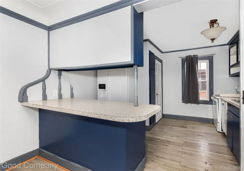 15223 Thomas Avenue Allen Park City MI 48101