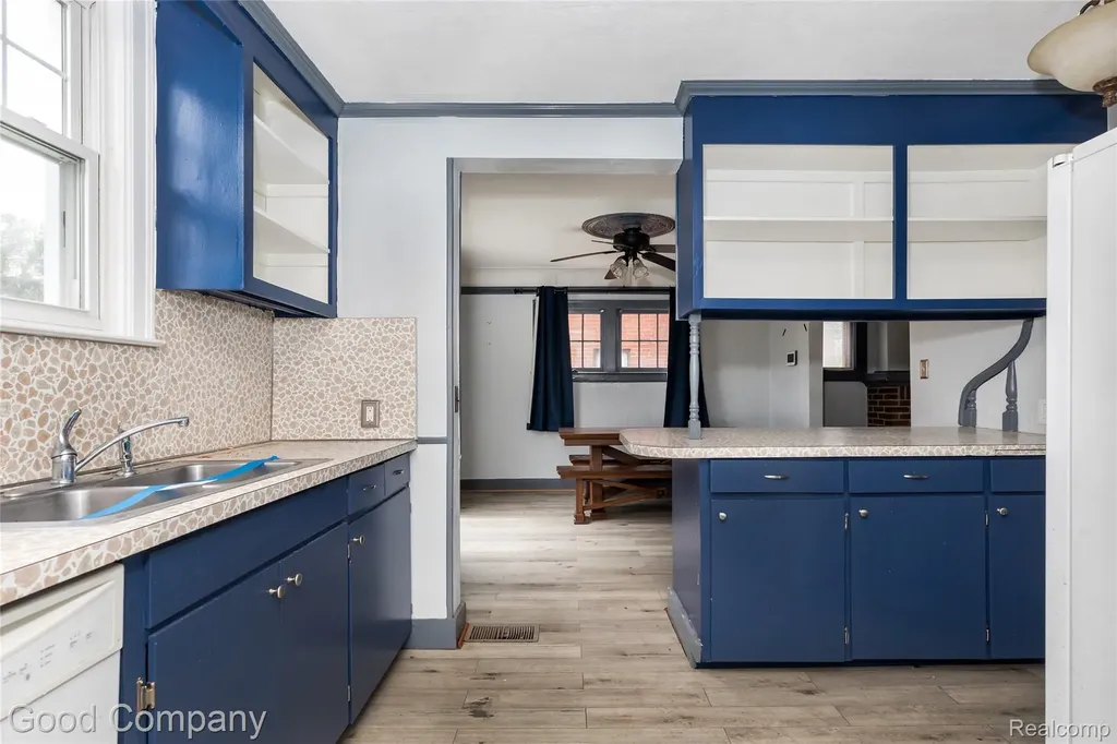 15223 Thomas Avenue Allen Park City MI 48101