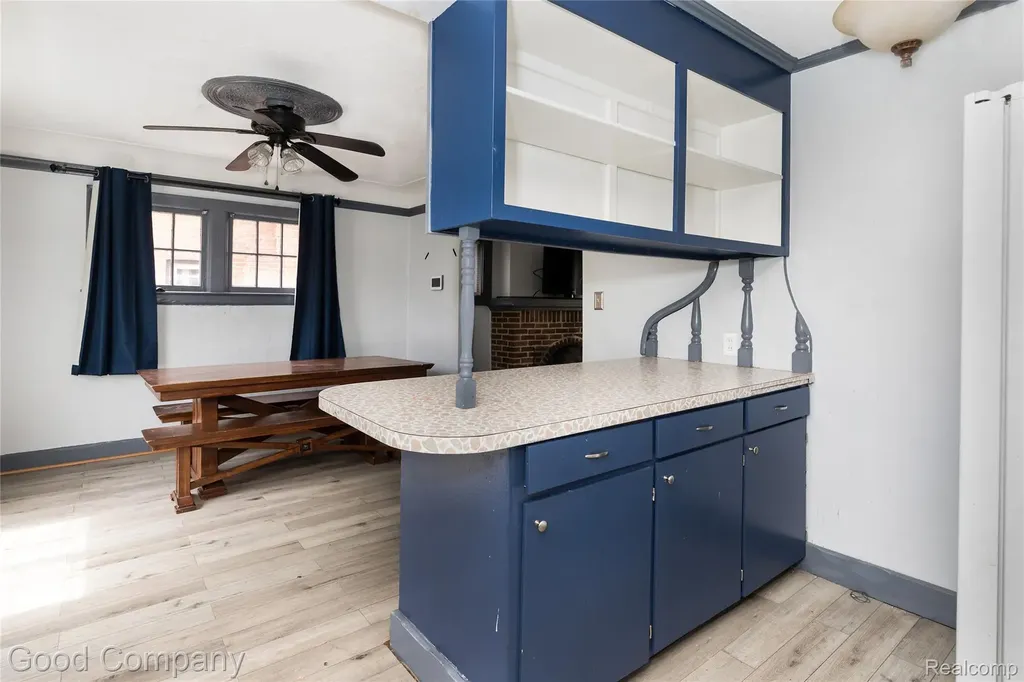 15223 Thomas Avenue Allen Park City MI 48101
