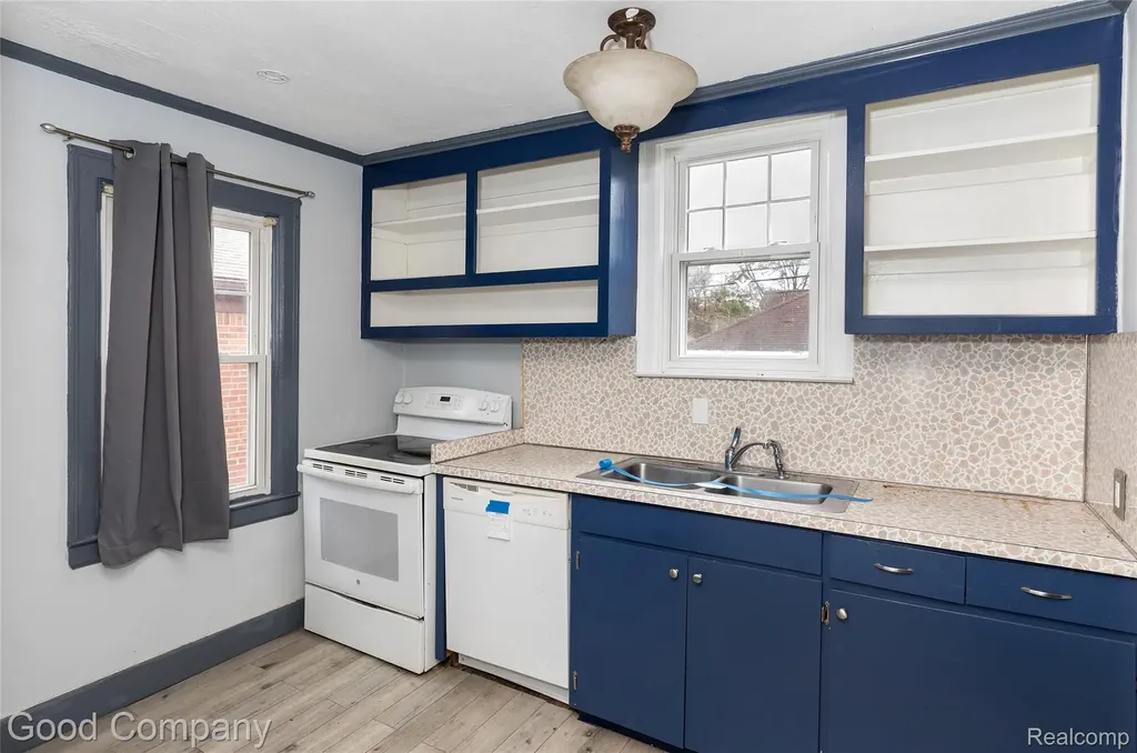 15223 Thomas Avenue Allen Park City MI 48101