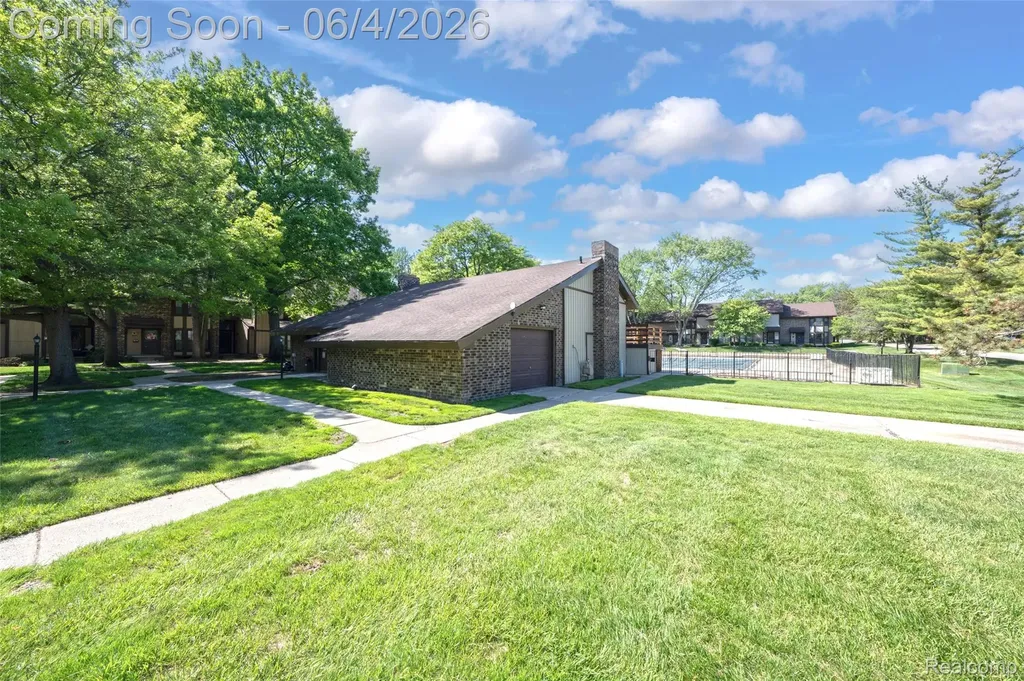 25155 Greenbrooke Drive Southfield City MI 48033