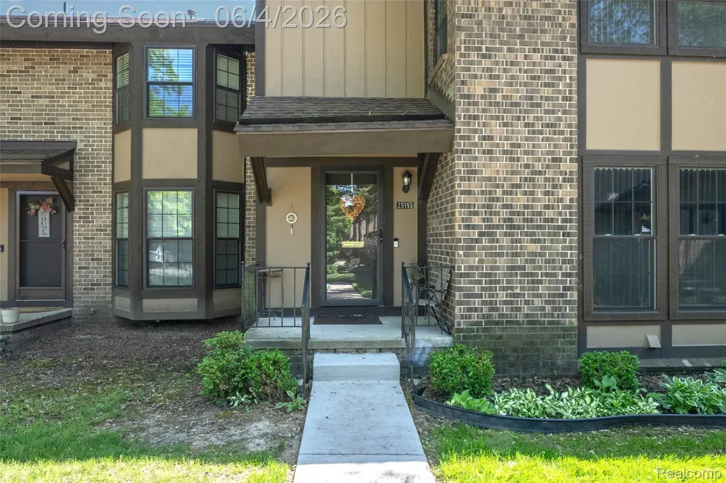 25155 Greenbrooke Drive Southfield City MI 48033