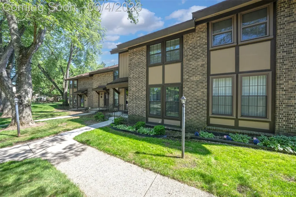 25155 Greenbrooke Drive Southfield City MI 48033