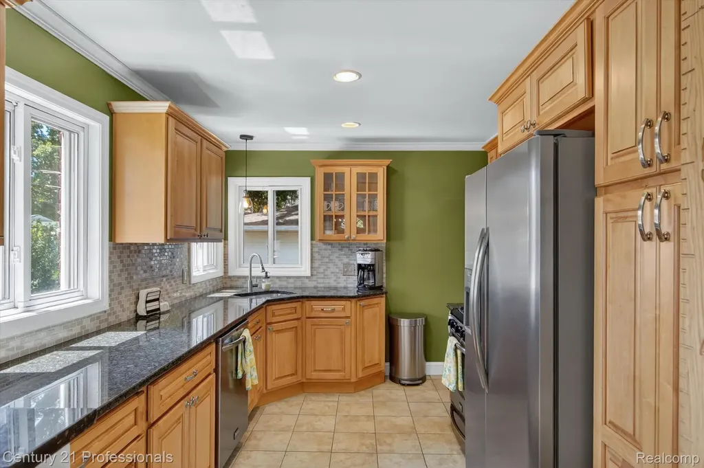 31772 Folkstone Drive Farmington City MI 48336