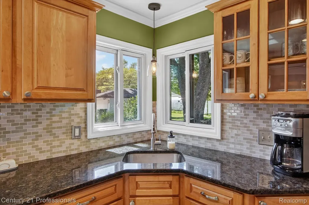 31772 Folkstone Drive Farmington City MI 48336