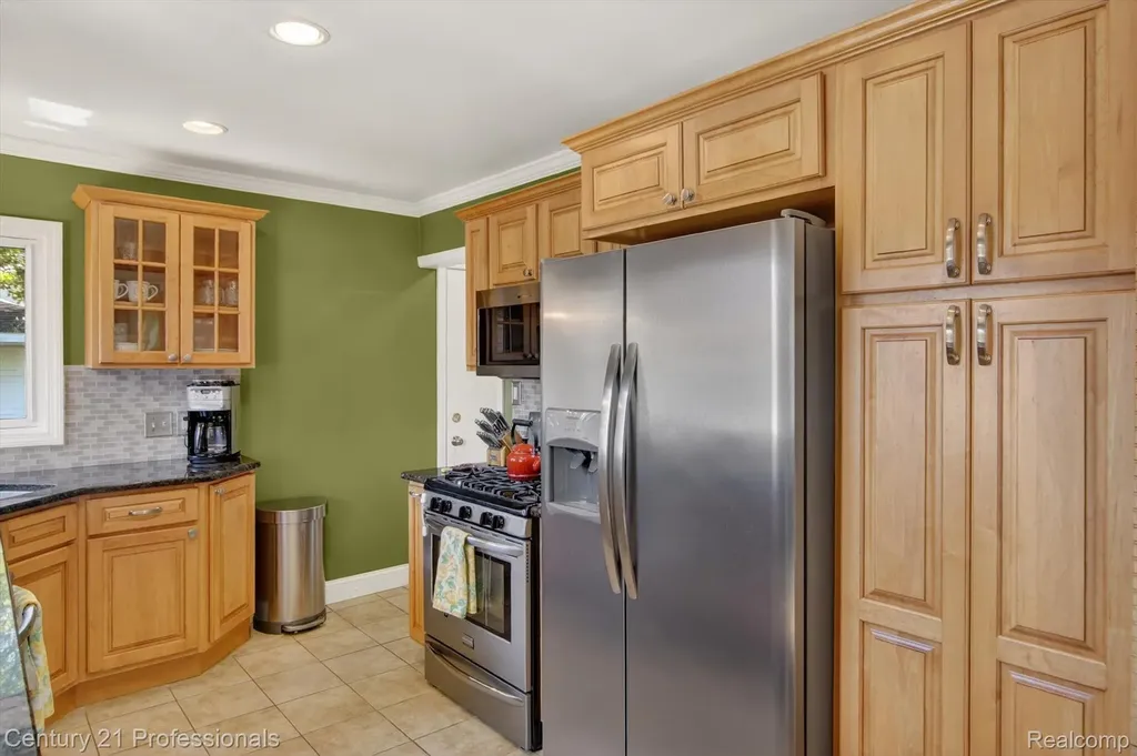 31772 Folkstone Drive Farmington City MI 48336
