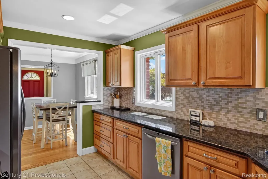 31772 Folkstone Drive Farmington City MI 48336