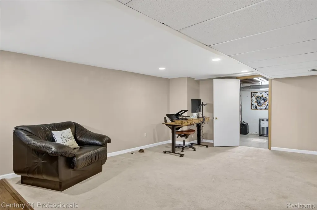 31772 Folkstone Drive Farmington City MI 48336