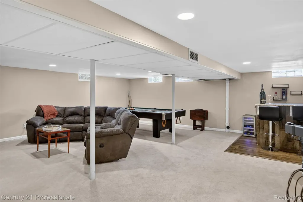 31772 Folkstone Drive Farmington City MI 48336