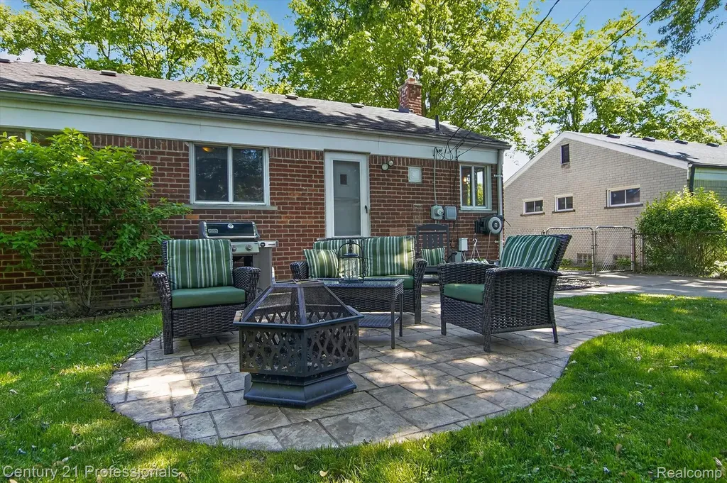 31772 Folkstone Drive Farmington City MI 48336