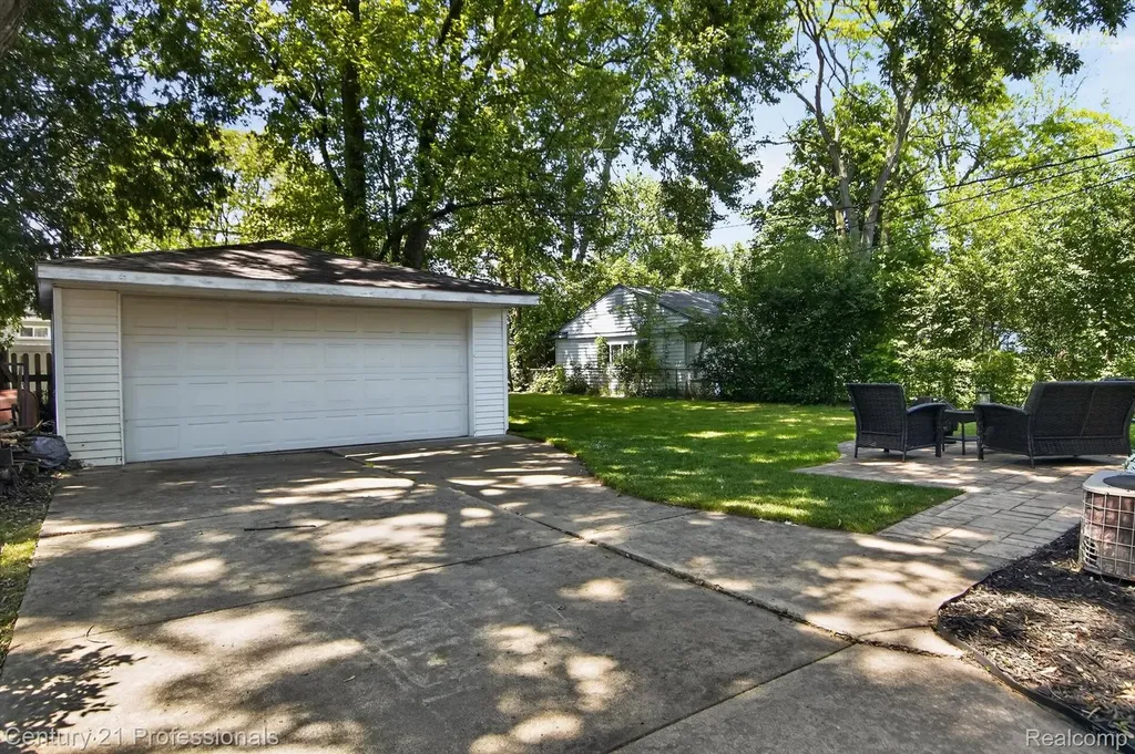 31772 Folkstone Drive Farmington City MI 48336