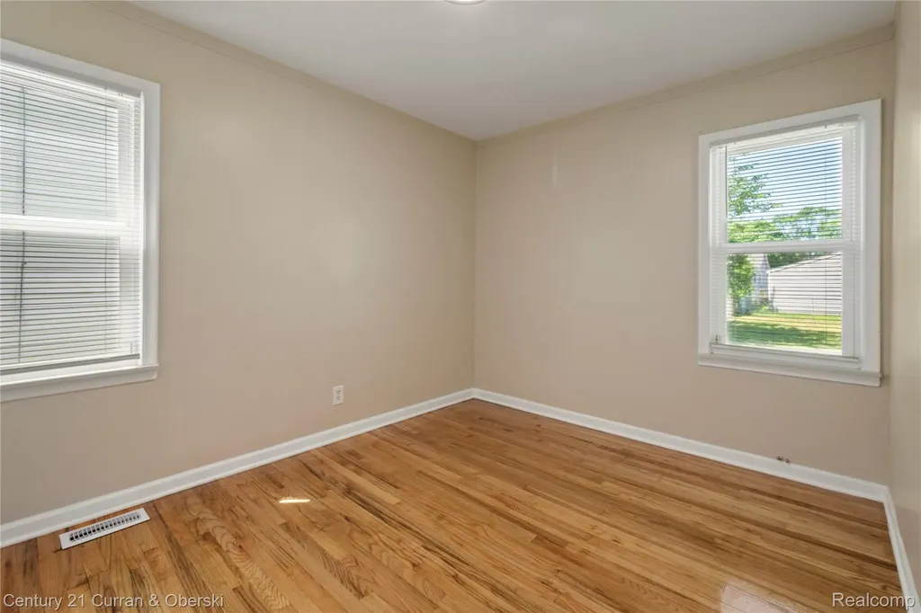5378 Weddell Street Dearborn Heights City MI 48125