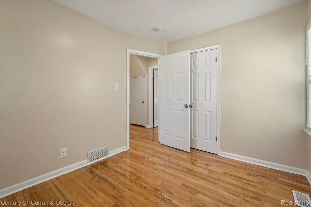 5378 Weddell Street Dearborn Heights City MI 48125