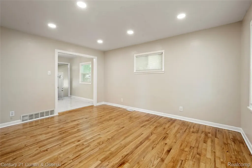 5378 Weddell Street Dearborn Heights City MI 48125