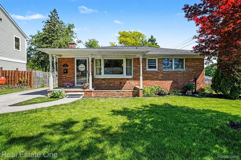 769 Manordale Court Milford Village MI 48381