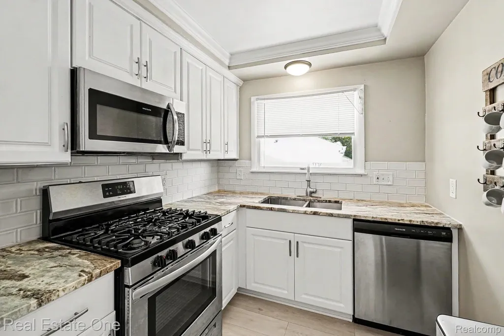 769 Manordale Court Milford Village MI 48381