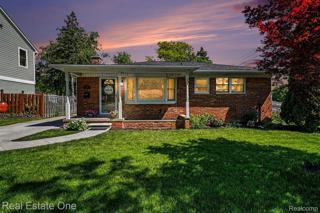 769 Manordale Court Milford Village MI 48381