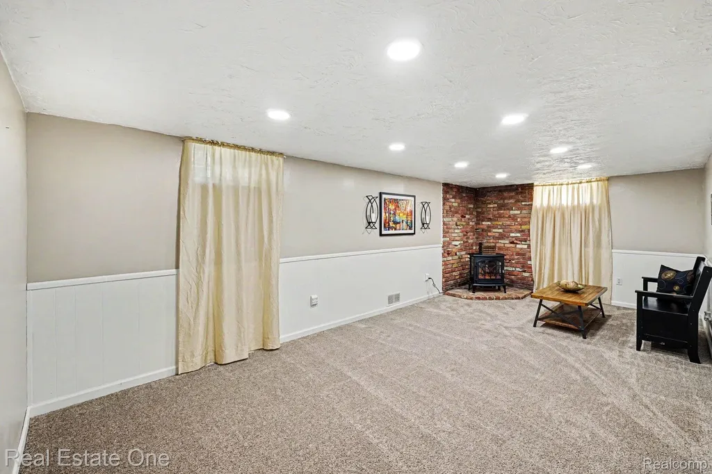769 Manordale Court Milford Village MI 48381